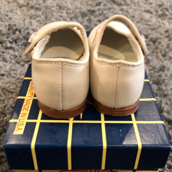 Girls Amilio Bone Leather Button Flats - Picture 3 of 4